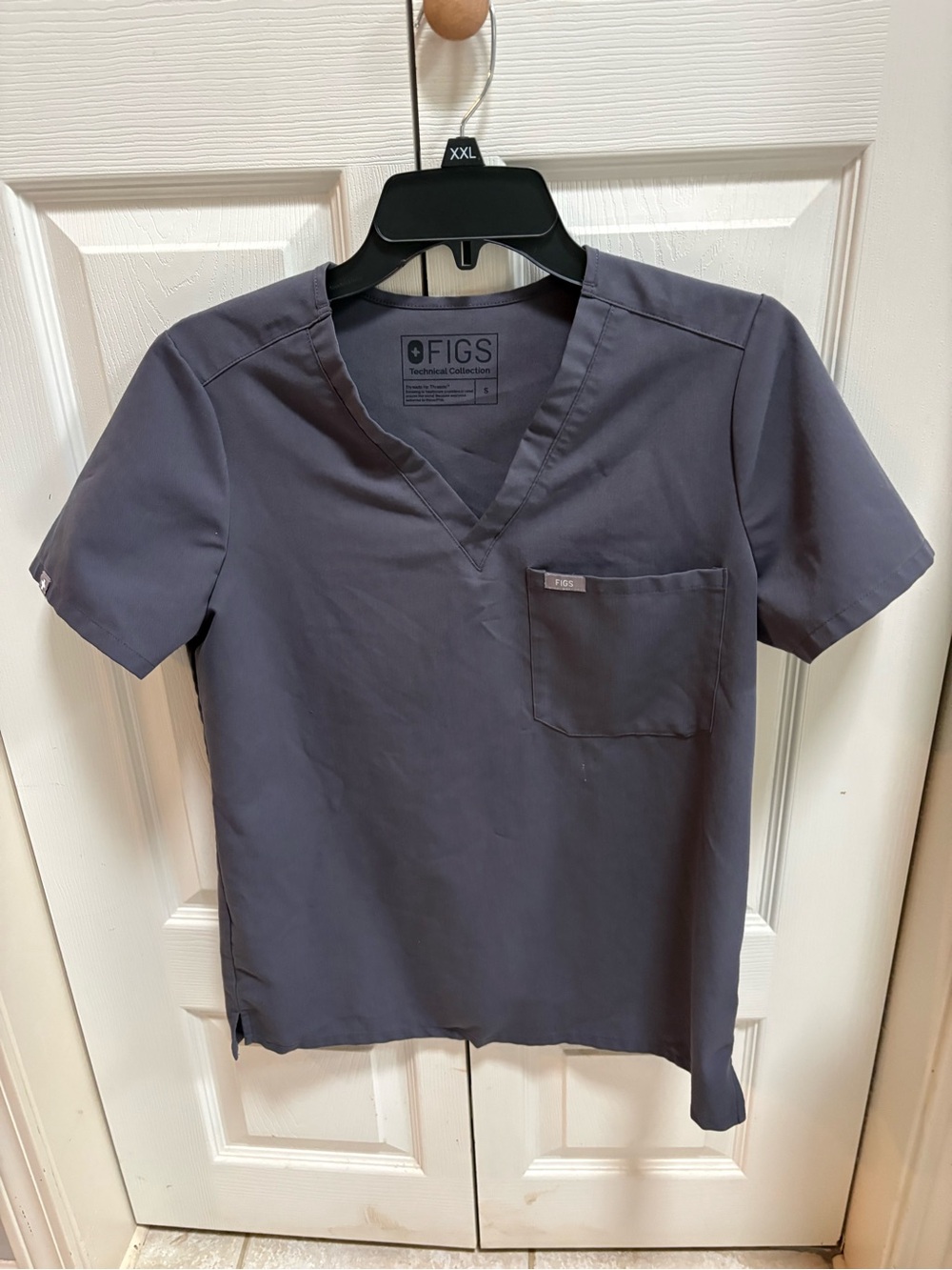 FIGS  V-Neck Scrub Top in Slate Gray
